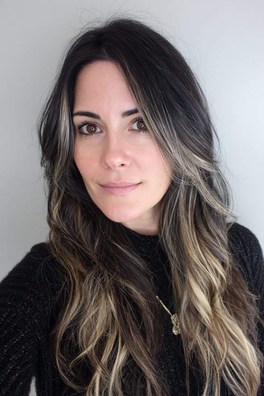 Black_Hair_With_Blonde_Highlights_15