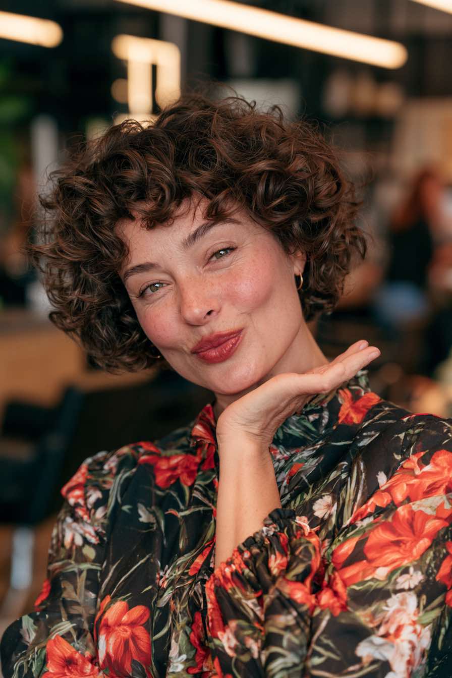 Short_Haircuts_for_Women_Over_50_6