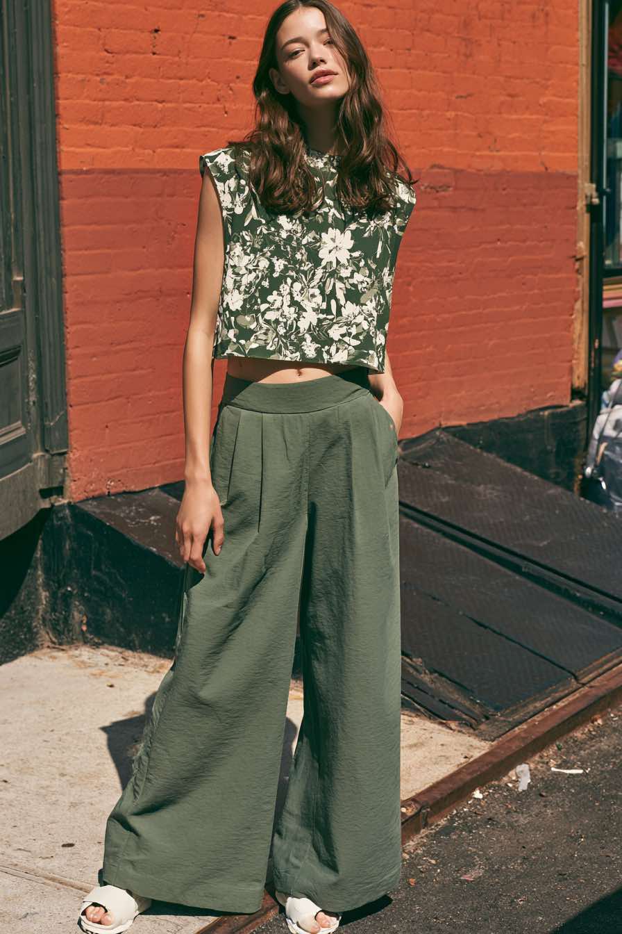 Crop_Top_and_Pants_Outfit_11