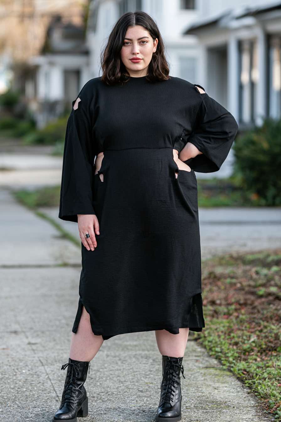 Plus_Size_Black_Dress_Outfit_4
